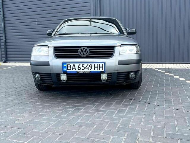 Серый Фольксваген Пассат, объемом двигателя 1.6 л и пробегом 274 тыс. км за 5200 $, фото 2 на Automoto.ua