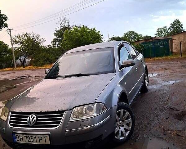 Серый Фольксваген Пассат, объемом двигателя 1.8 л и пробегом 300 тыс. км за 4500 $, фото 1 на Automoto.ua