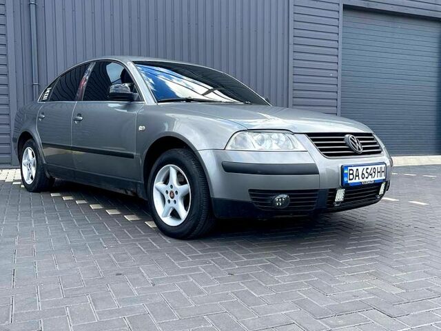 Серый Фольксваген Пассат, объемом двигателя 1.6 л и пробегом 274 тыс. км за 5200 $, фото 1 на Automoto.ua