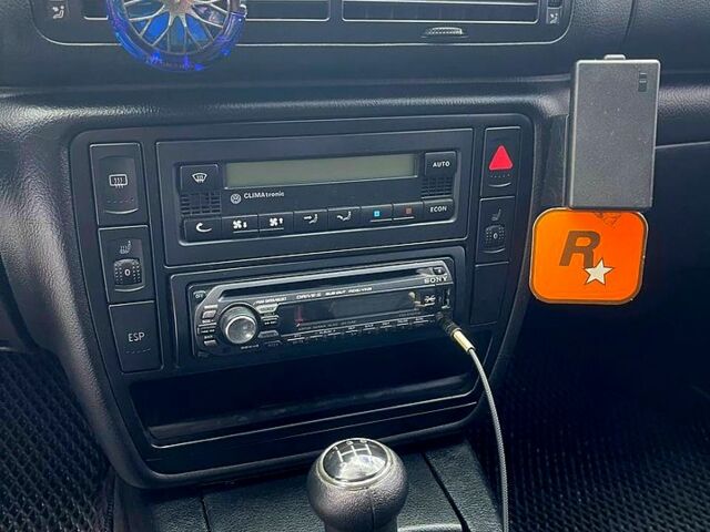 Серый Фольксваген Пассат, объемом двигателя 1.6 л и пробегом 274 тыс. км за 5200 $, фото 7 на Automoto.ua