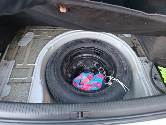 Серый Фольксваген Пассат, объемом двигателя 1.9 л и пробегом 375 тыс. км за 2650 $, фото 12 на Automoto.ua