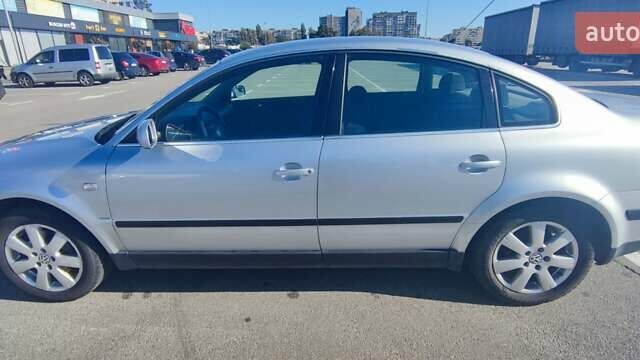 Сірий Фольксваген Пассат, об'ємом двигуна 1.6 л та пробігом 250 тис. км за 4400 $, фото 6 на Automoto.ua