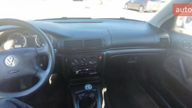 Сірий Фольксваген Пассат, об'ємом двигуна 1.6 л та пробігом 250 тис. км за 4400 $, фото 5 на Automoto.ua