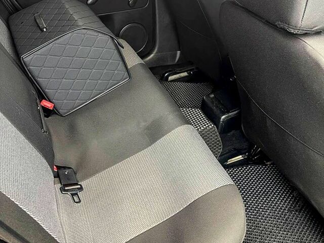 Серый Фольксваген Пассат, объемом двигателя 1.6 л и пробегом 274 тыс. км за 5200 $, фото 6 на Automoto.ua