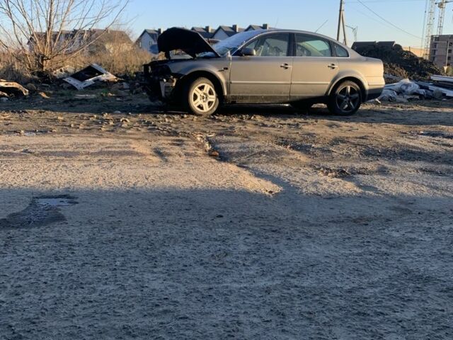 Сірий Фольксваген Пассат, об'ємом двигуна 1.8 л та пробігом 265 тис. км за 700 $, фото 1 на Automoto.ua