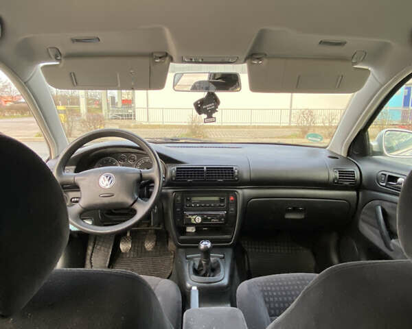 Серый Фольксваген Пассат, объемом двигателя 1.6 л и пробегом 231 тыс. км за 4800 $, фото 3 на Automoto.ua