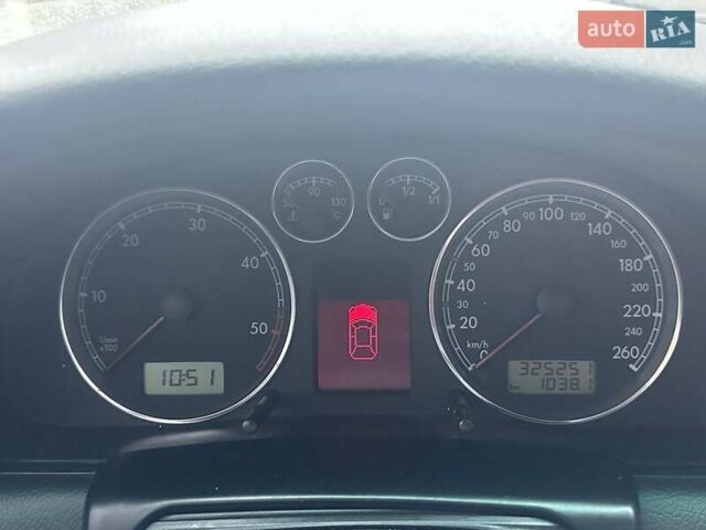 Серый Фольксваген Пассат, объемом двигателя 2.5 л и пробегом 325 тыс. км за 4000 $, фото 6 на Automoto.ua