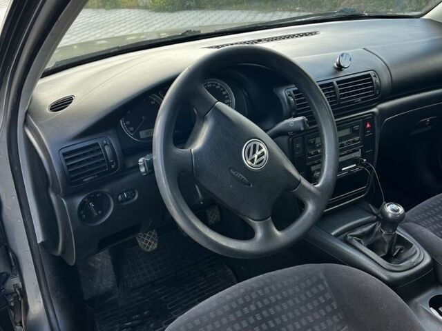 Серый Фольксваген Пассат, объемом двигателя 2 л и пробегом 328 тыс. км за 3100 $, фото 13 на Automoto.ua