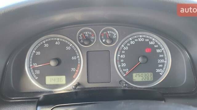 Сірий Фольксваген Пассат, об'ємом двигуна 1.6 л та пробігом 250 тис. км за 4400 $, фото 4 на Automoto.ua