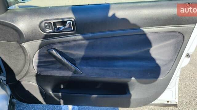 Сірий Фольксваген Пассат, об'ємом двигуна 1.6 л та пробігом 250 тис. км за 4400 $, фото 36 на Automoto.ua