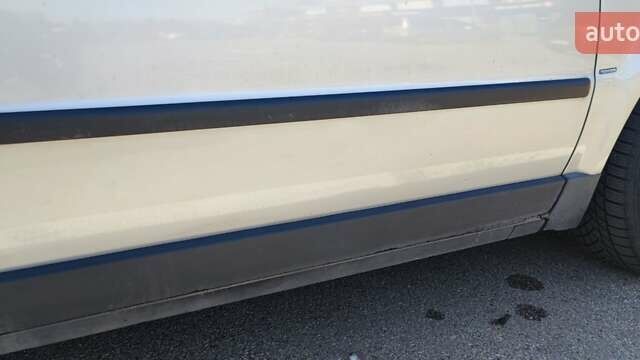 Сірий Фольксваген Пассат, об'ємом двигуна 1.6 л та пробігом 250 тис. км за 4400 $, фото 23 на Automoto.ua