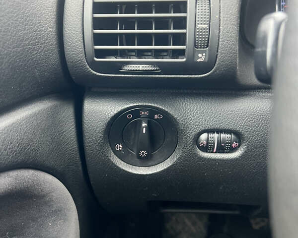 Сірий Фольксваген Пассат, об'ємом двигуна 1.6 л та пробігом 169 тис. км за 4400 $, фото 13 на Automoto.ua