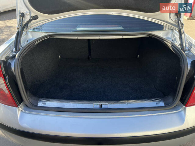 Серый Фольксваген Пассат, объемом двигателя 2 л и пробегом 210 тыс. км за 4800 $, фото 9 на Automoto.ua