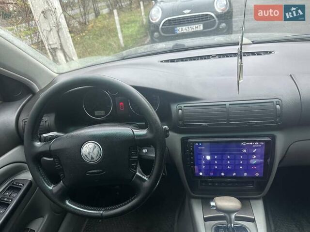 Серый Фольксваген Пассат, объемом двигателя 2.5 л и пробегом 325 тыс. км за 4000 $, фото 3 на Automoto.ua