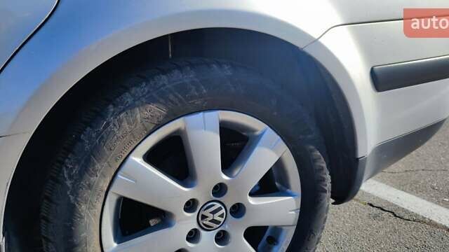 Сірий Фольксваген Пассат, об'ємом двигуна 1.6 л та пробігом 250 тис. км за 4400 $, фото 17 на Automoto.ua