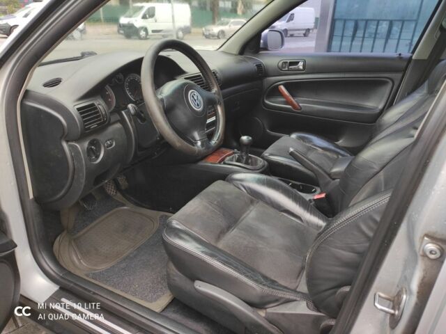 Серый Фольксваген Пассат, объемом двигателя 1.8 л и пробегом 250 тыс. км за 3600 $, фото 13 на Automoto.ua