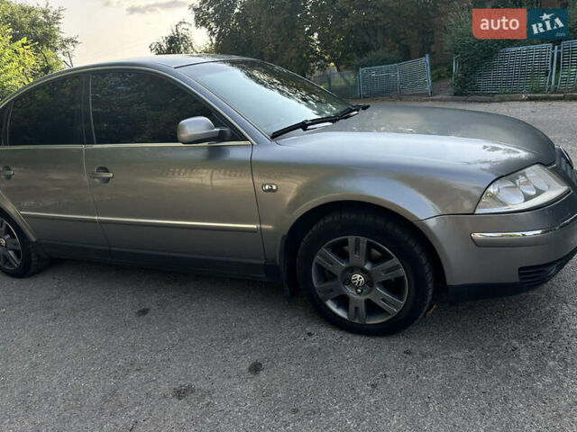 Серый Фольксваген Пассат, объемом двигателя 2.32 л и пробегом 388 тыс. км за 4650 $, фото 3 на Automoto.ua