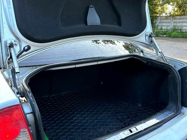 Серый Фольксваген Пассат, объемом двигателя 1.6 л и пробегом 206 тыс. км за 3800 $, фото 7 на Automoto.ua