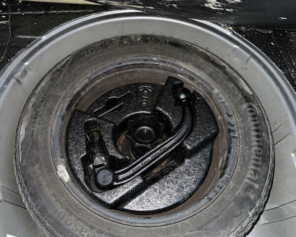 Серый Фольксваген Пассат, объемом двигателя 1.6 л и пробегом 286 тыс. км за 5200 $, фото 30 на Automoto.ua