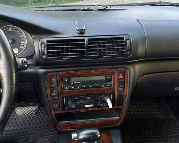 Серый Фольксваген Пассат, объемом двигателя 2.32 л и пробегом 388 тыс. км за 4650 $, фото 11 на Automoto.ua