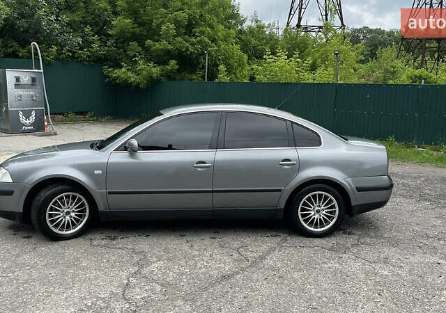 Серый Фольксваген Пассат, объемом двигателя 1.6 л и пробегом 380 тыс. км за 5100 $, фото 5 на Automoto.ua