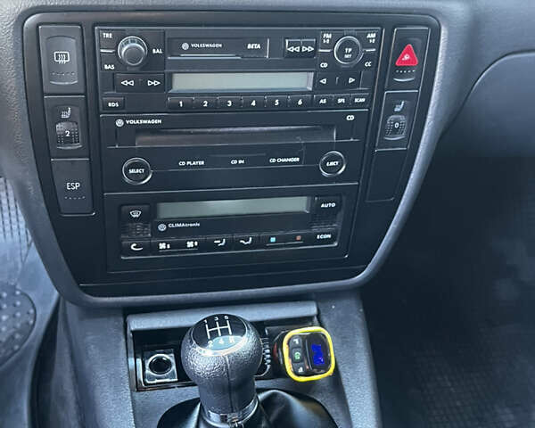 Сірий Фольксваген Пассат, об'ємом двигуна 1.6 л та пробігом 280 тис. км за 6300 $, фото 18 на Automoto.ua