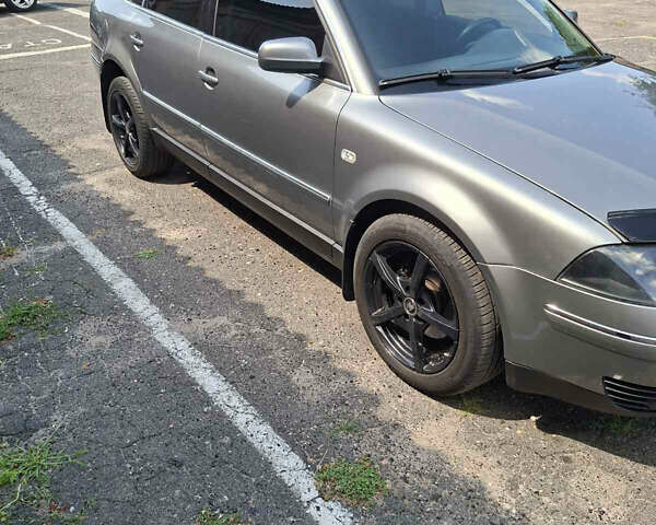 Серый Фольксваген Пассат, объемом двигателя 1.98 л и пробегом 220 тыс. км за 5200 $, фото 3 на Automoto.ua