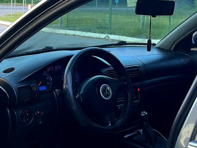 Сірий Фольксваген Пассат, об'ємом двигуна 1.8 л та пробігом 314 тис. км за 4600 $, фото 6 на Automoto.ua