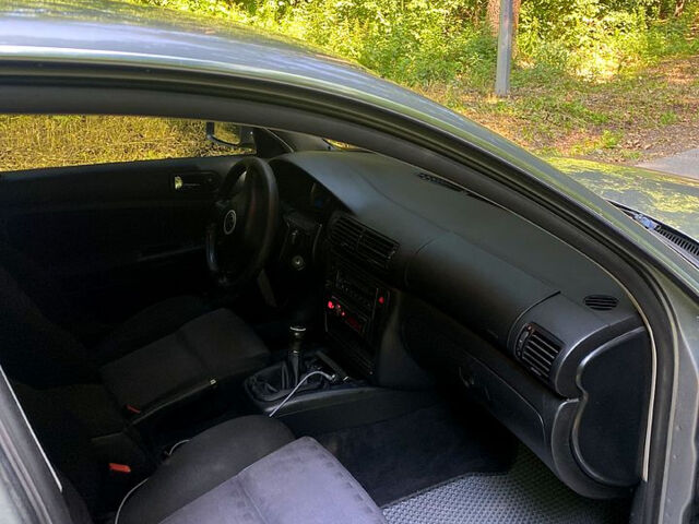 Сірий Фольксваген Пассат, об'ємом двигуна 1.8 л та пробігом 296 тис. км за 5700 $, фото 8 на Automoto.ua