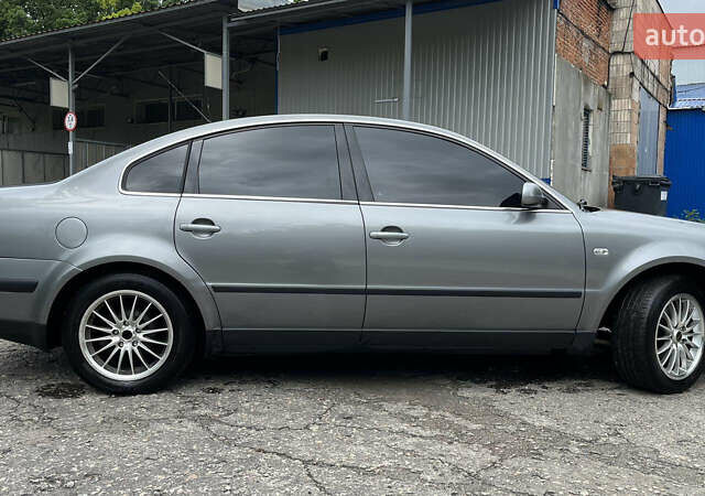 Серый Фольксваген Пассат, объемом двигателя 1.6 л и пробегом 380 тыс. км за 5100 $, фото 6 на Automoto.ua