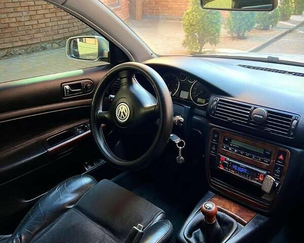 Серый Фольксваген Пассат, объемом двигателя 1.78 л и пробегом 330 тыс. км за 5400 $, фото 10 на Automoto.ua