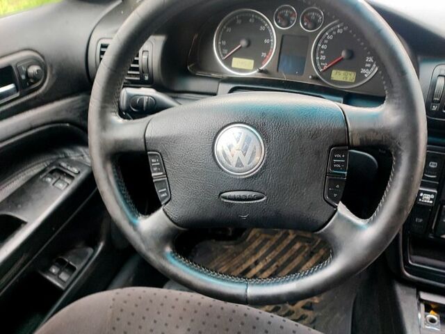 Серый Фольксваген Пассат, объемом двигателя 1.6 л и пробегом 351 тыс. км за 4500 $, фото 7 на Automoto.ua