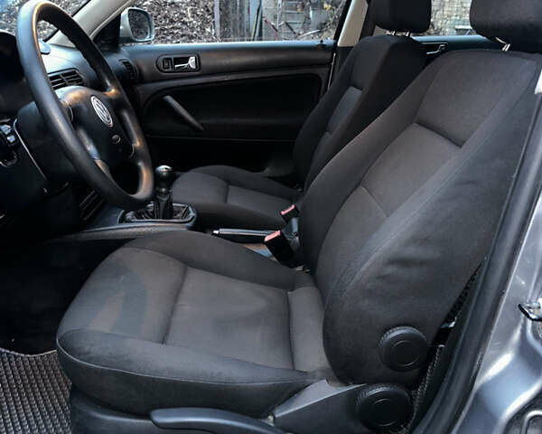 Серый Фольксваген Пассат, объемом двигателя 1.6 л и пробегом 286 тыс. км за 5200 $, фото 17 на Automoto.ua