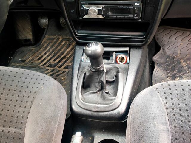 Серый Фольксваген Пассат, объемом двигателя 1.6 л и пробегом 351 тыс. км за 4500 $, фото 10 на Automoto.ua