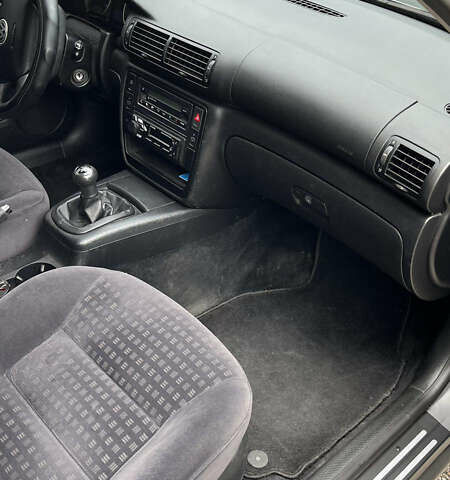 Серый Фольксваген Пассат, объемом двигателя 1.6 л и пробегом 380 тыс. км за 5100 $, фото 10 на Automoto.ua