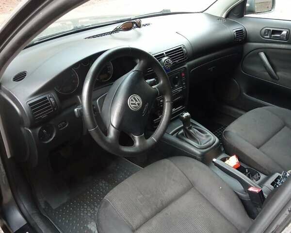 Серый Фольксваген Пассат, объемом двигателя 1.6 л и пробегом 250 тыс. км за 5200 $, фото 4 на Automoto.ua