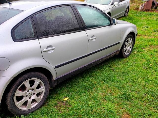 Серый Фольксваген Пассат, объемом двигателя 1.6 л и пробегом 351 тыс. км за 4500 $, фото 3 на Automoto.ua