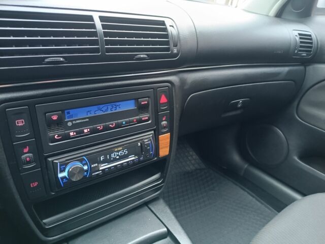 Серый Фольксваген Пассат, объемом двигателя 1.6 л и пробегом 217 тыс. км за 4350 $, фото 5 на Automoto.ua