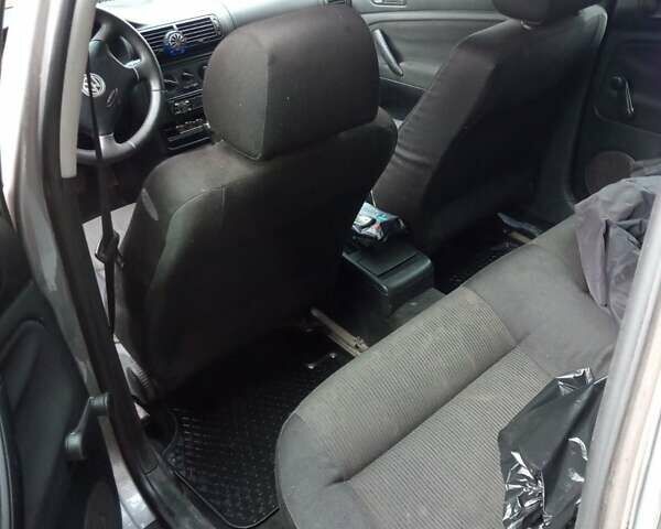 Серый Фольксваген Пассат, объемом двигателя 1.6 л и пробегом 250 тыс. км за 5200 $, фото 5 на Automoto.ua