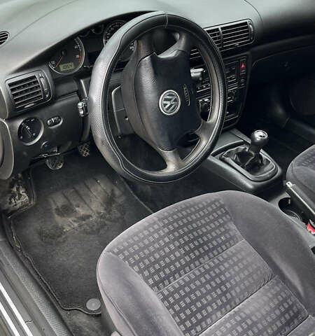 Серый Фольксваген Пассат, объемом двигателя 1.6 л и пробегом 380 тыс. км за 5100 $, фото 8 на Automoto.ua