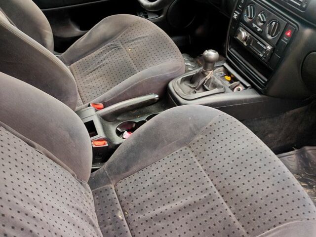 Серый Фольксваген Пассат, объемом двигателя 1.6 л и пробегом 351 тыс. км за 4500 $, фото 8 на Automoto.ua