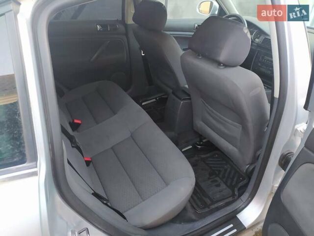 Серый Фольксваген Пассат, объемом двигателя 1.6 л и пробегом 200 тыс. км за 4900 $, фото 1 на Automoto.ua