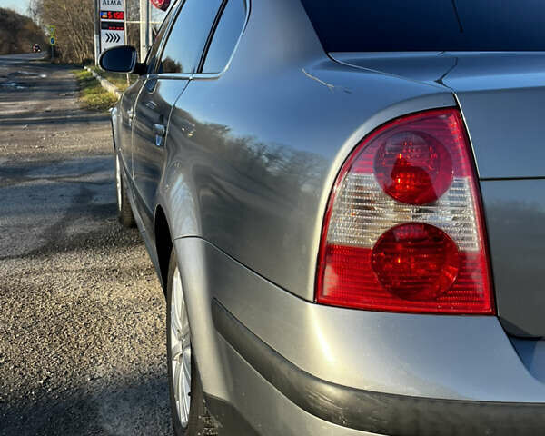 Серый Фольксваген Пассат, объемом двигателя 1.6 л и пробегом 285 тыс. км за 6500 $, фото 6 на Automoto.ua