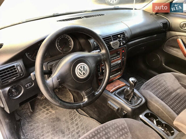 Серый Фольксваген Пассат, объемом двигателя 1.98 л и пробегом 355 тыс. км за 4000 $, фото 7 на Automoto.ua