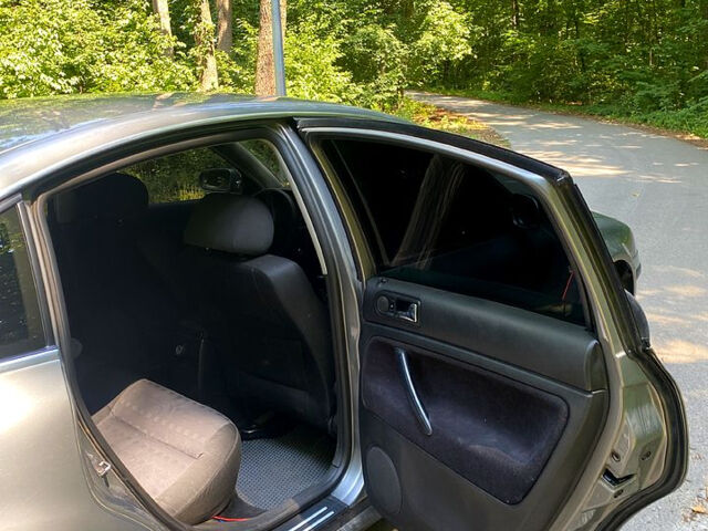 Сірий Фольксваген Пассат, об'ємом двигуна 1.8 л та пробігом 296 тис. км за 5700 $, фото 11 на Automoto.ua