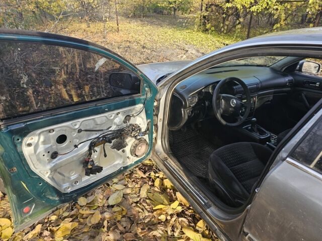 Сірий Фольксваген Пассат, об'ємом двигуна 2 л та пробігом 400 тис. км за 1300 $, фото 4 на Automoto.ua