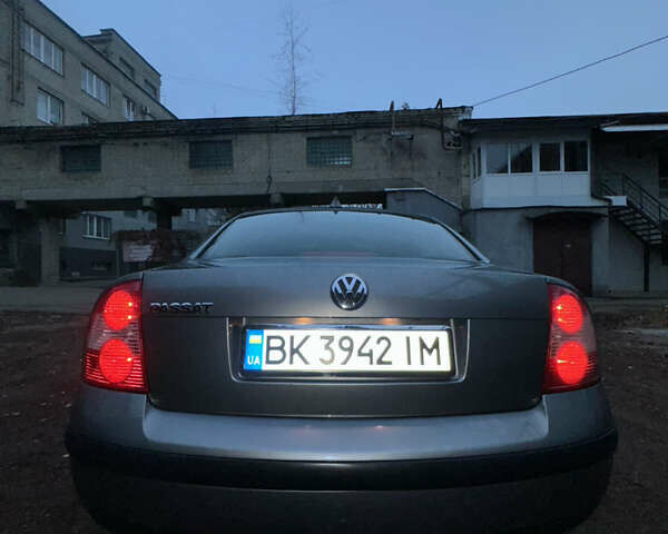 Серый Фольксваген Пассат, объемом двигателя 1.6 л и пробегом 286 тыс. км за 5200 $, фото 9 на Automoto.ua