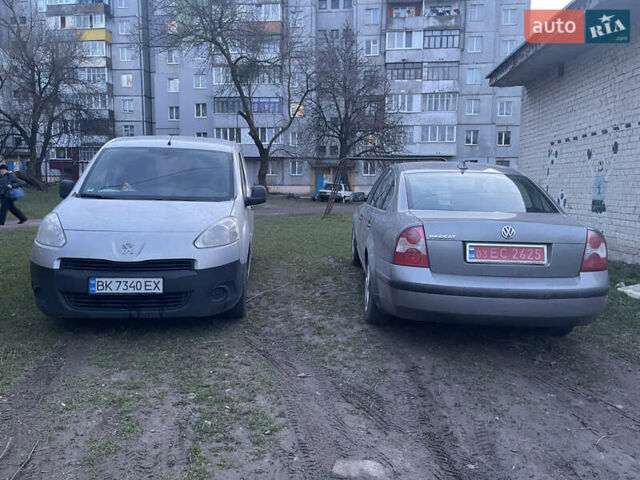 Серый Фольксваген Пассат, объемом двигателя 1.6 л и пробегом 286 тыс. км за 5200 $, фото 32 на Automoto.ua