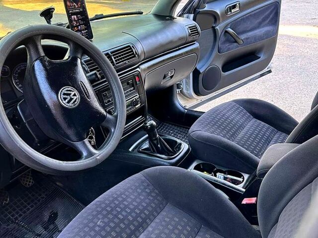 Серый Фольксваген Пассат, объемом двигателя 1.6 л и пробегом 206 тыс. км за 3800 $, фото 5 на Automoto.ua