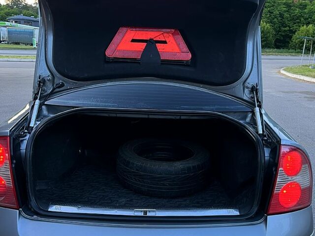 Сірий Фольксваген Пассат, об'ємом двигуна 1.8 л та пробігом 314 тис. км за 4600 $, фото 10 на Automoto.ua